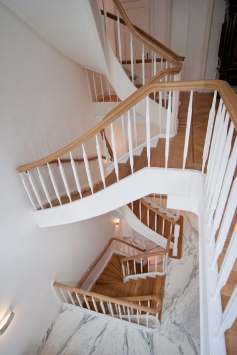 Authentieke houten trap Authentieke houten trap
